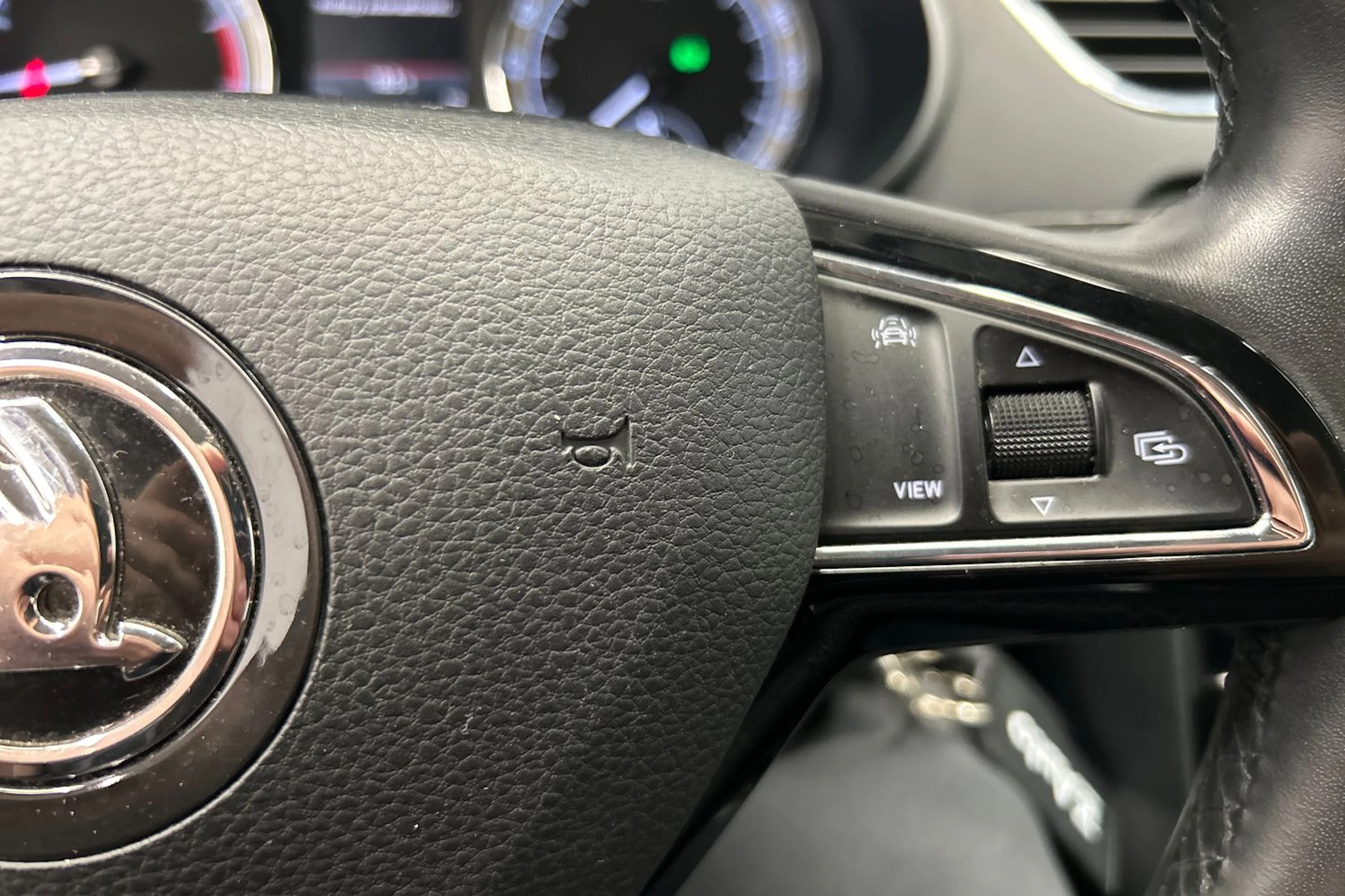 valkoinen Skoda Octavia 2019 kuva 21.