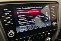 valkoinen Skoda Octavia 2019 kuva 25.