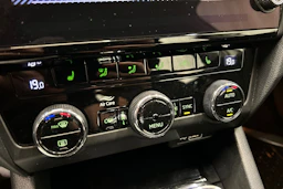 valkoinen Skoda Octavia 2019 kuva 26.