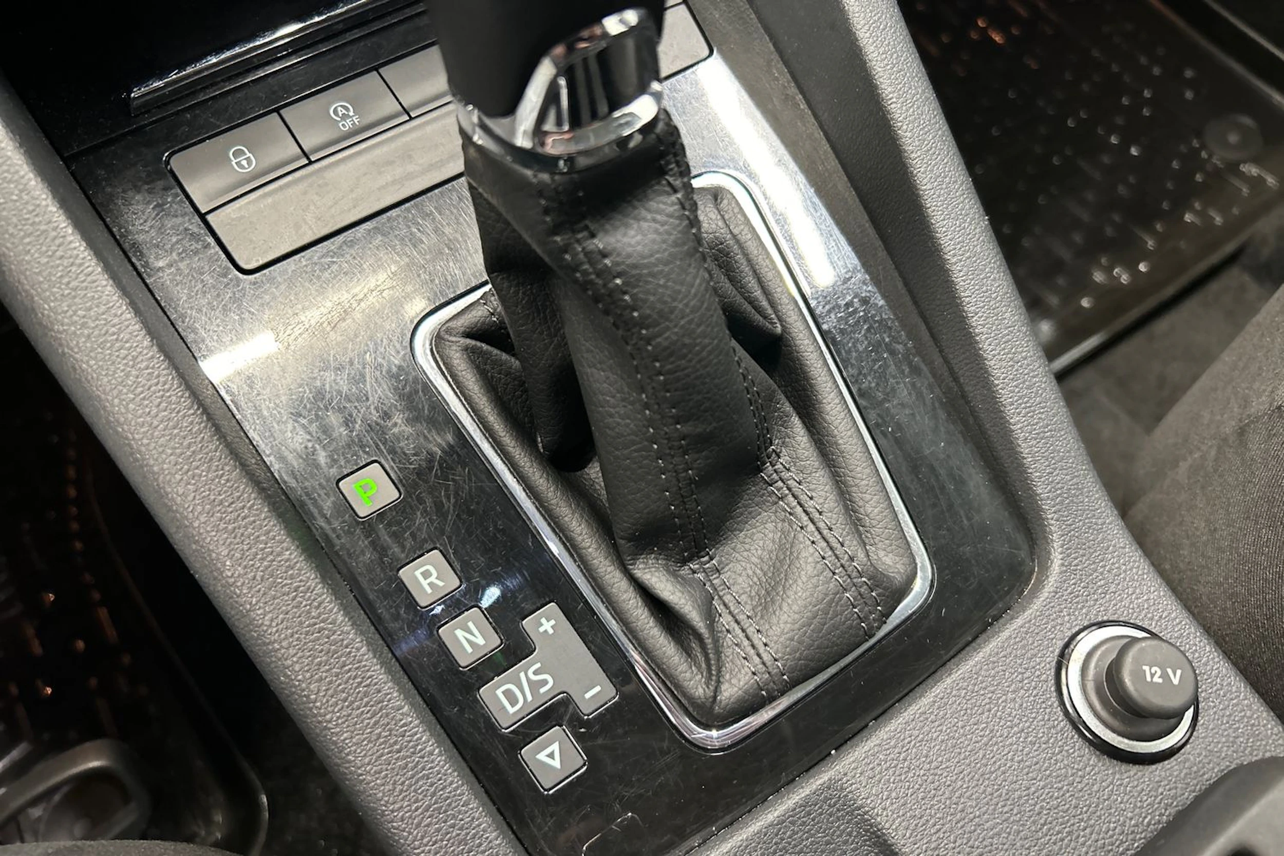 valkoinen Skoda Octavia 2019 kuva 27.