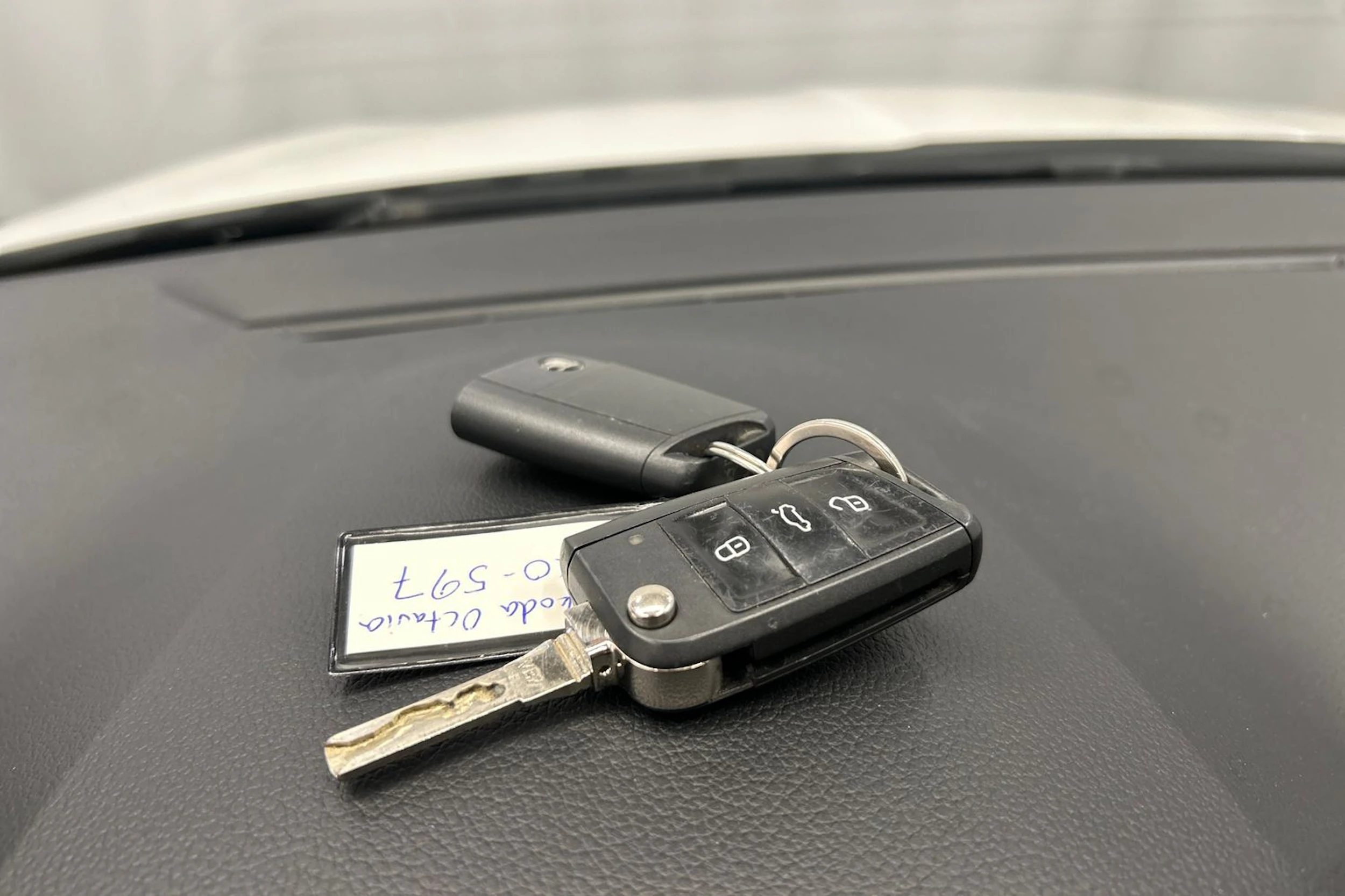 valkoinen Skoda Octavia 2019 kuva 28.
