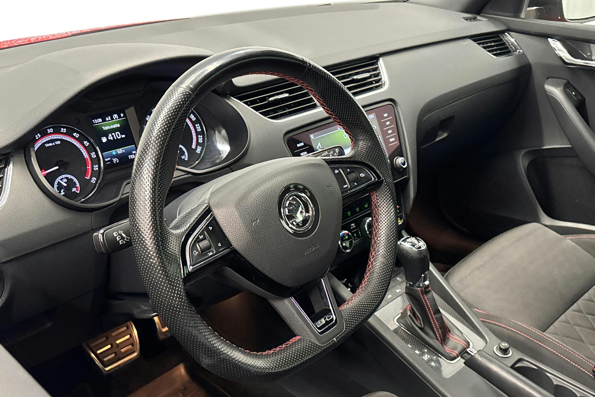 punainen Skoda Octavia 2019 kuva 7.