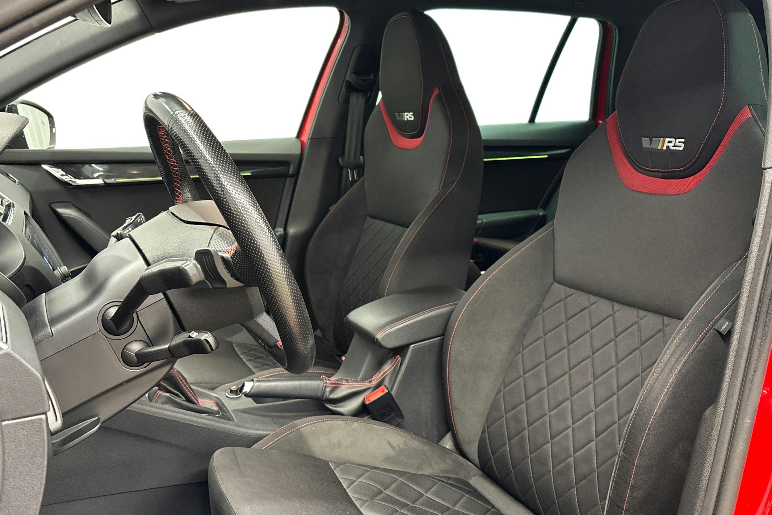 punainen Skoda Octavia 2019 kuva 9.