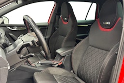 punainen Skoda Octavia 2019 kuva 9.