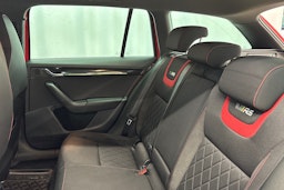 punainen Skoda Octavia 2019 kuva 13.