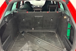 punainen Skoda Octavia 2019 kuva 14.