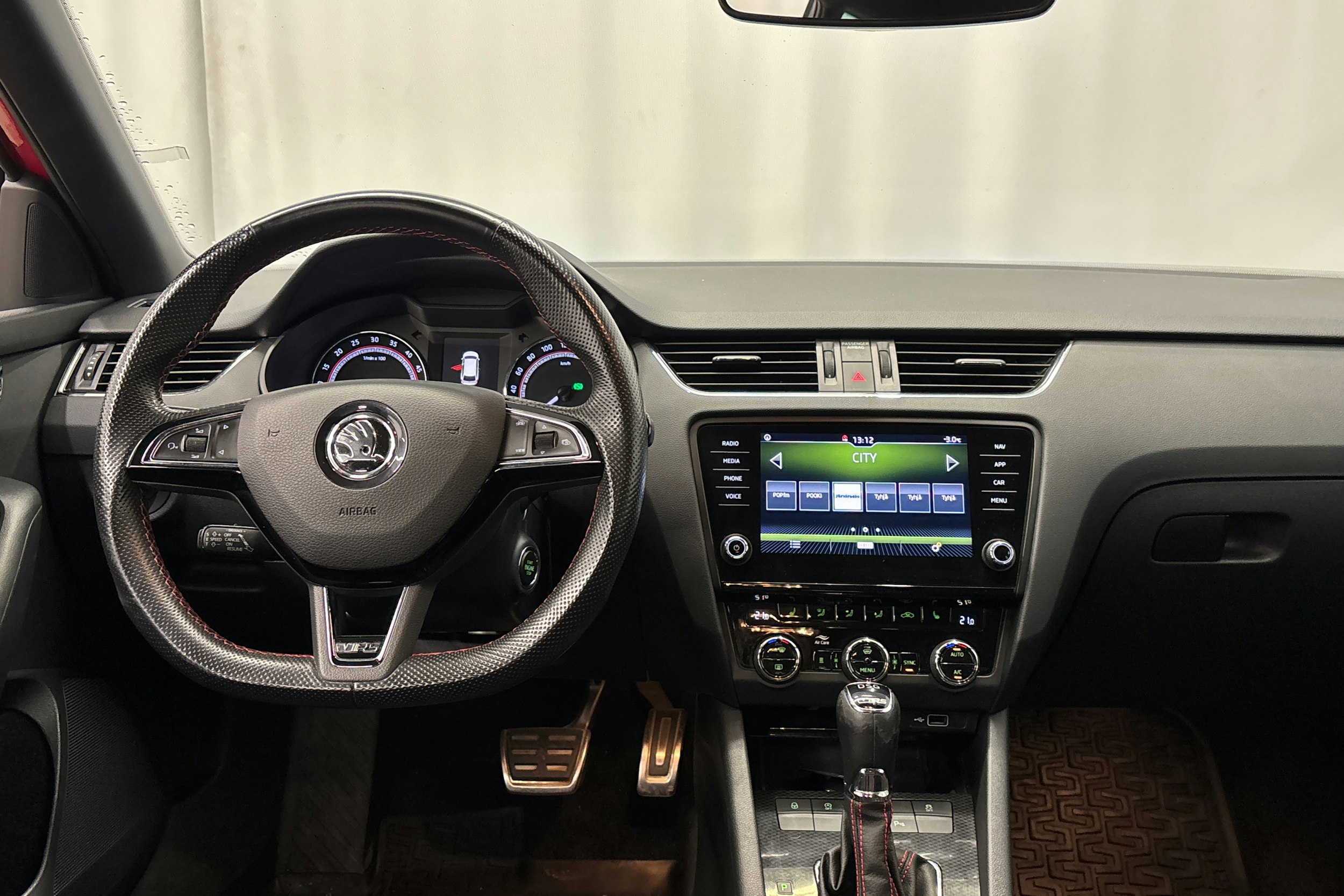 punainen Skoda Octavia 2019 kuva 15.