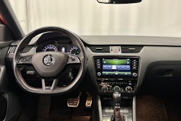 punainen Skoda Octavia 2019 kuva 15.