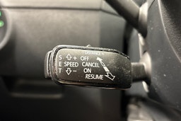 punainen Skoda Octavia 2019 kuva 20.