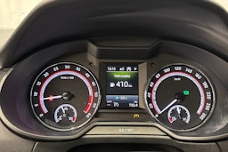 punainen Skoda Octavia 2019 kuva 21.