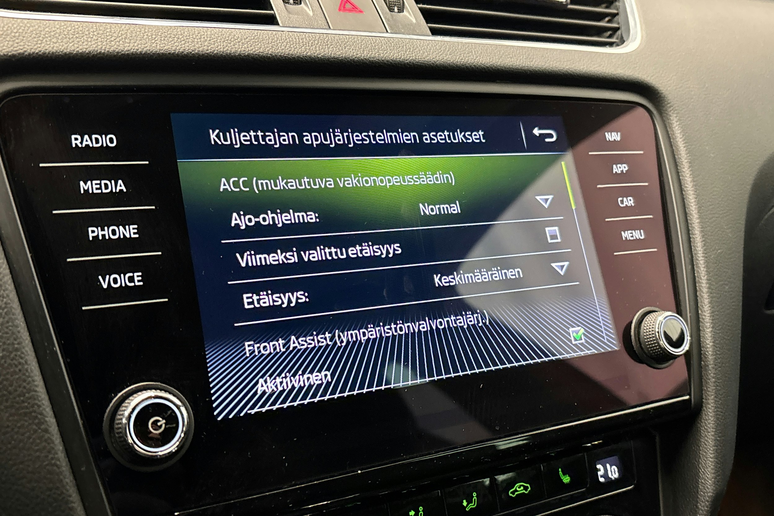 punainen Skoda Octavia 2019 kuva 25.