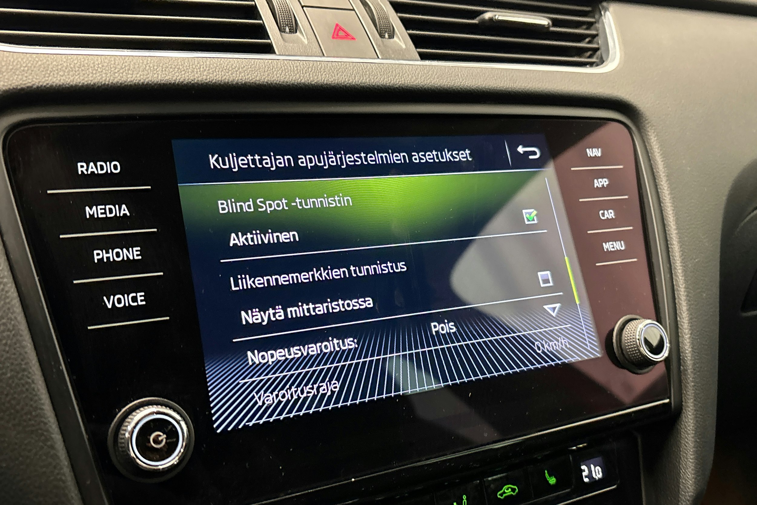 punainen Skoda Octavia 2019 kuva 27.
