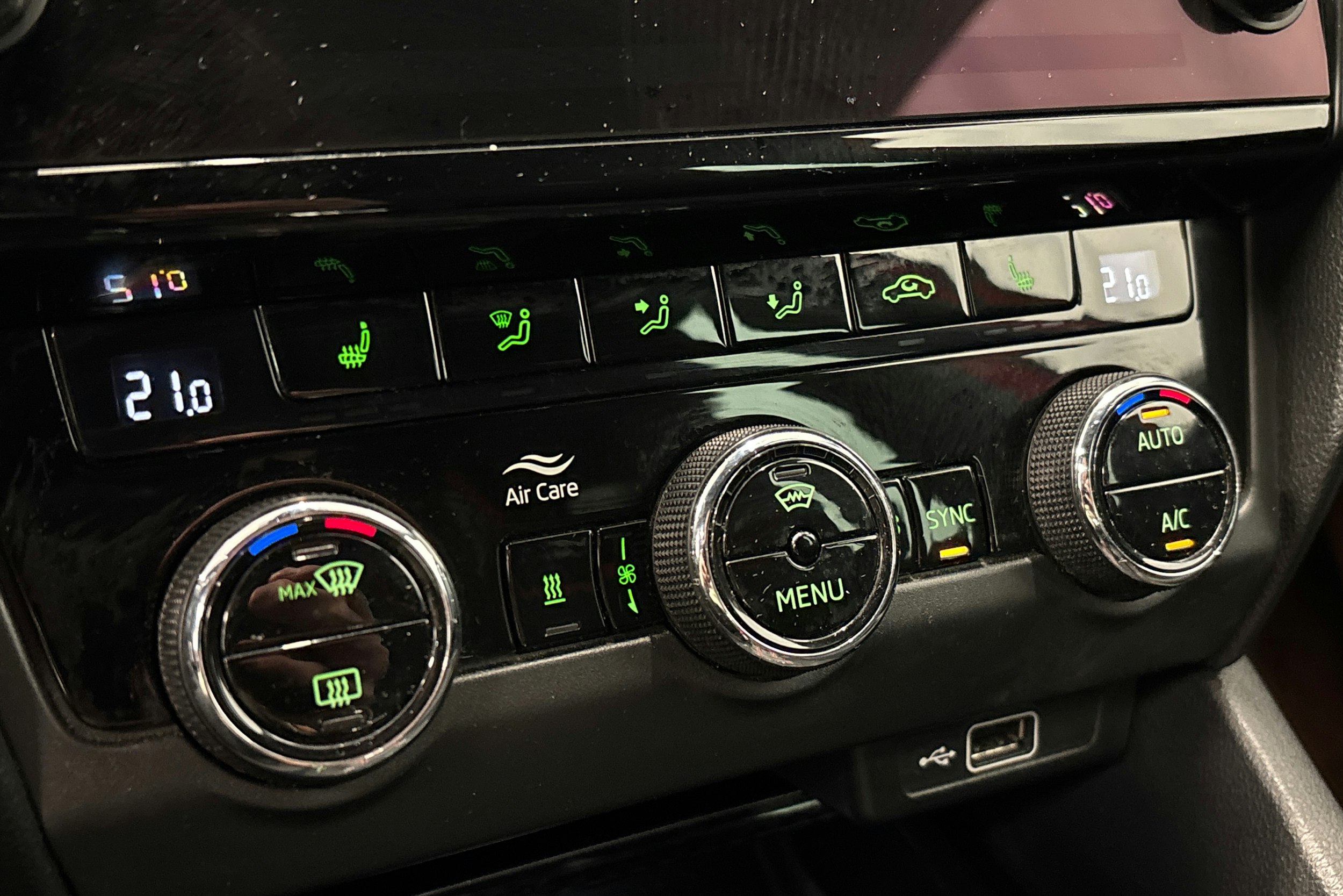 punainen Skoda Octavia 2019 kuva 29.