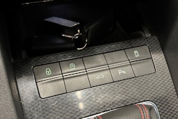 punainen Skoda Octavia 2019 kuva 30.