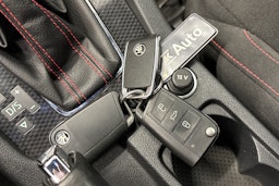 punainen Skoda Octavia 2019 kuva 31.