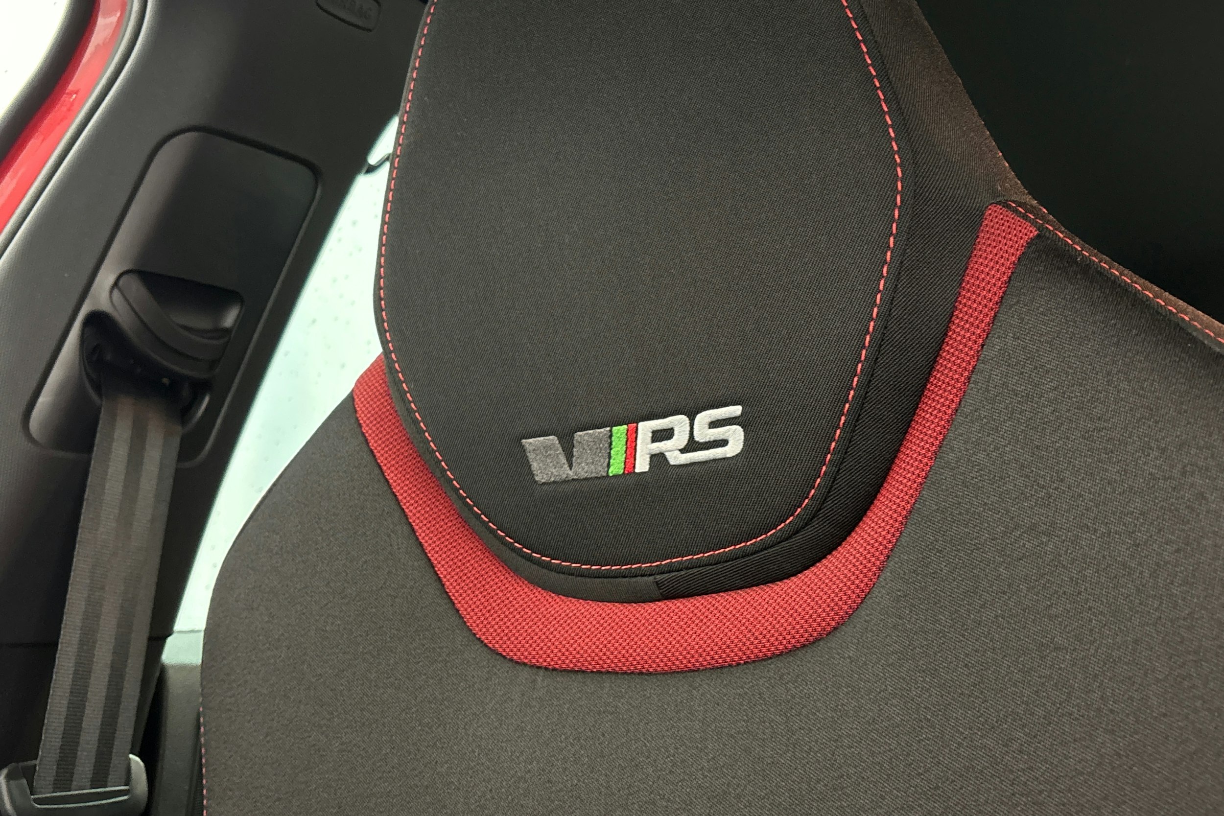 punainen Skoda Octavia 2019 kuva 34.