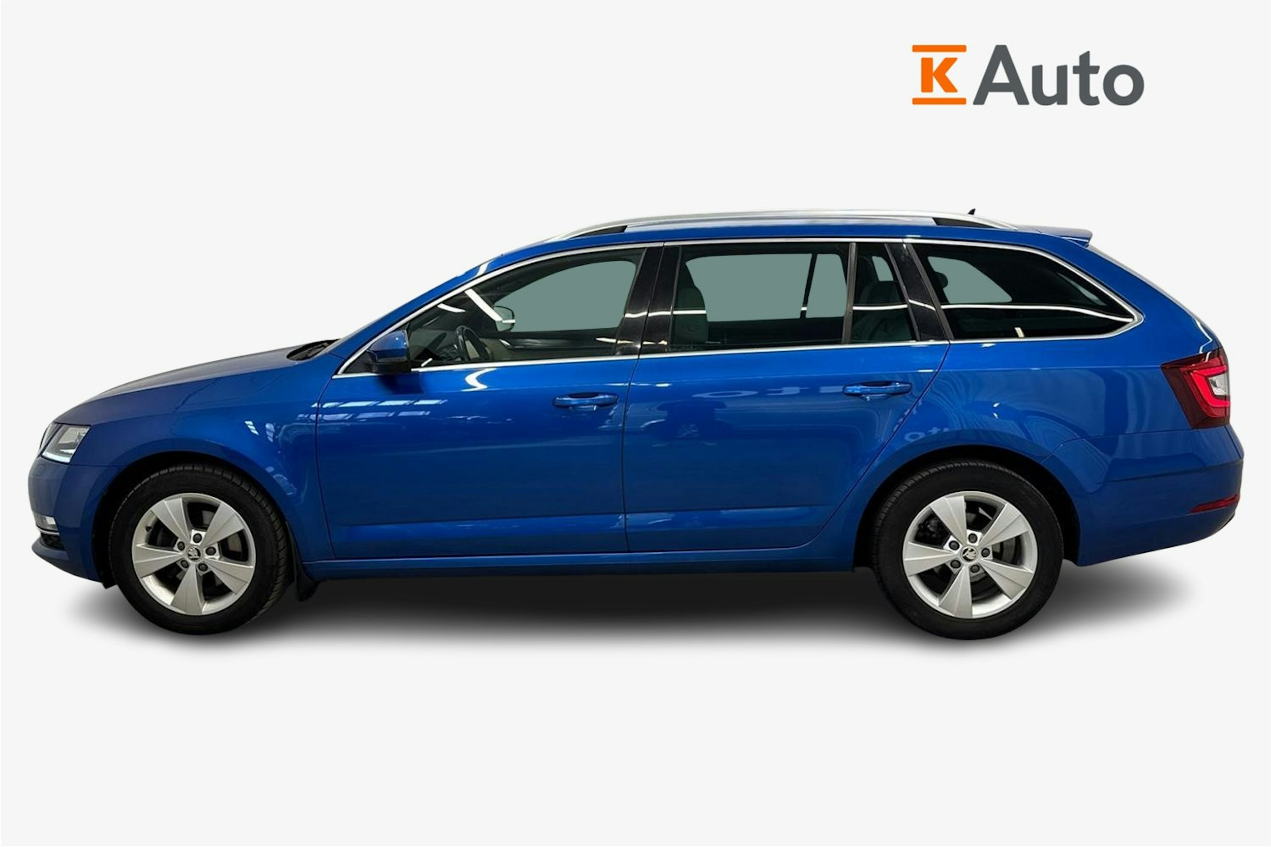 sininen Skoda Octavia 2020 kuva 6.
