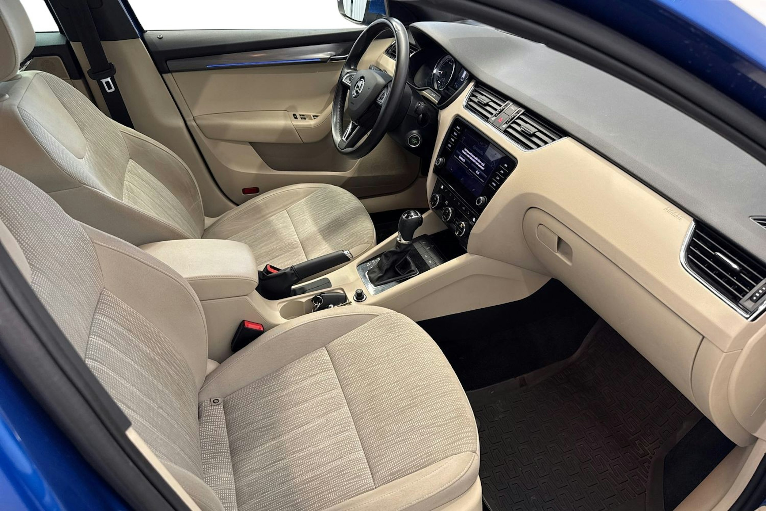 sininen Skoda Octavia 2020 kuva 9.