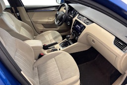 sininen Skoda Octavia 2020 kuva 9.