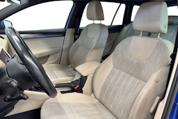 sininen Skoda Octavia 2020 kuva 10.