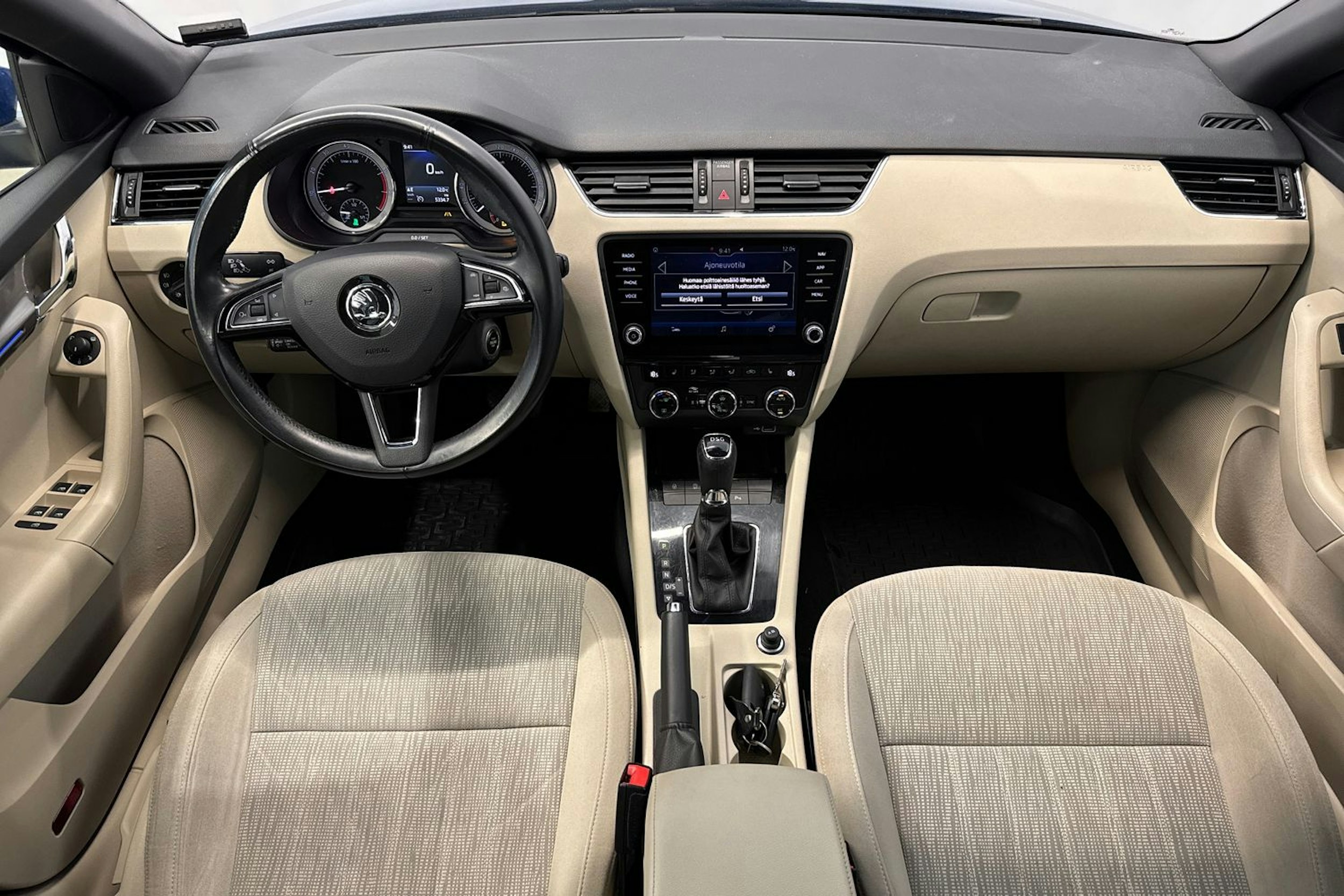 sininen Skoda Octavia 2020 kuva 13.