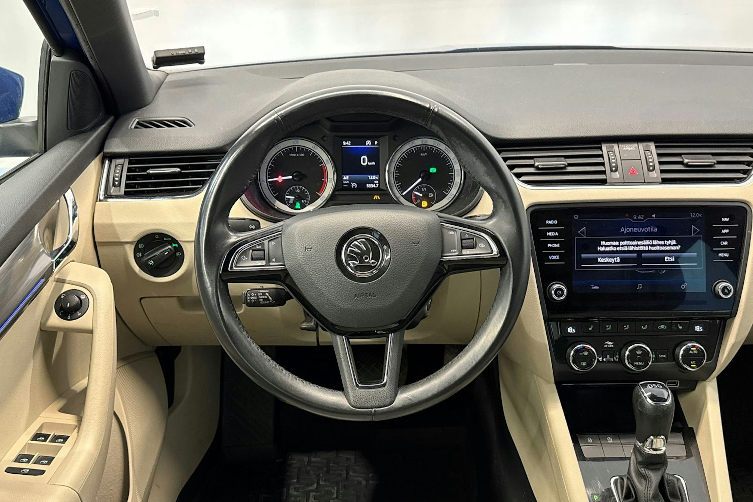 sininen Skoda Octavia 2020 kuva 14.