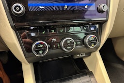 sininen Skoda Octavia 2020 kuva 21.