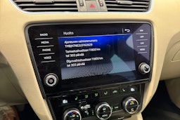 sininen Skoda Octavia 2020 kuva 28.