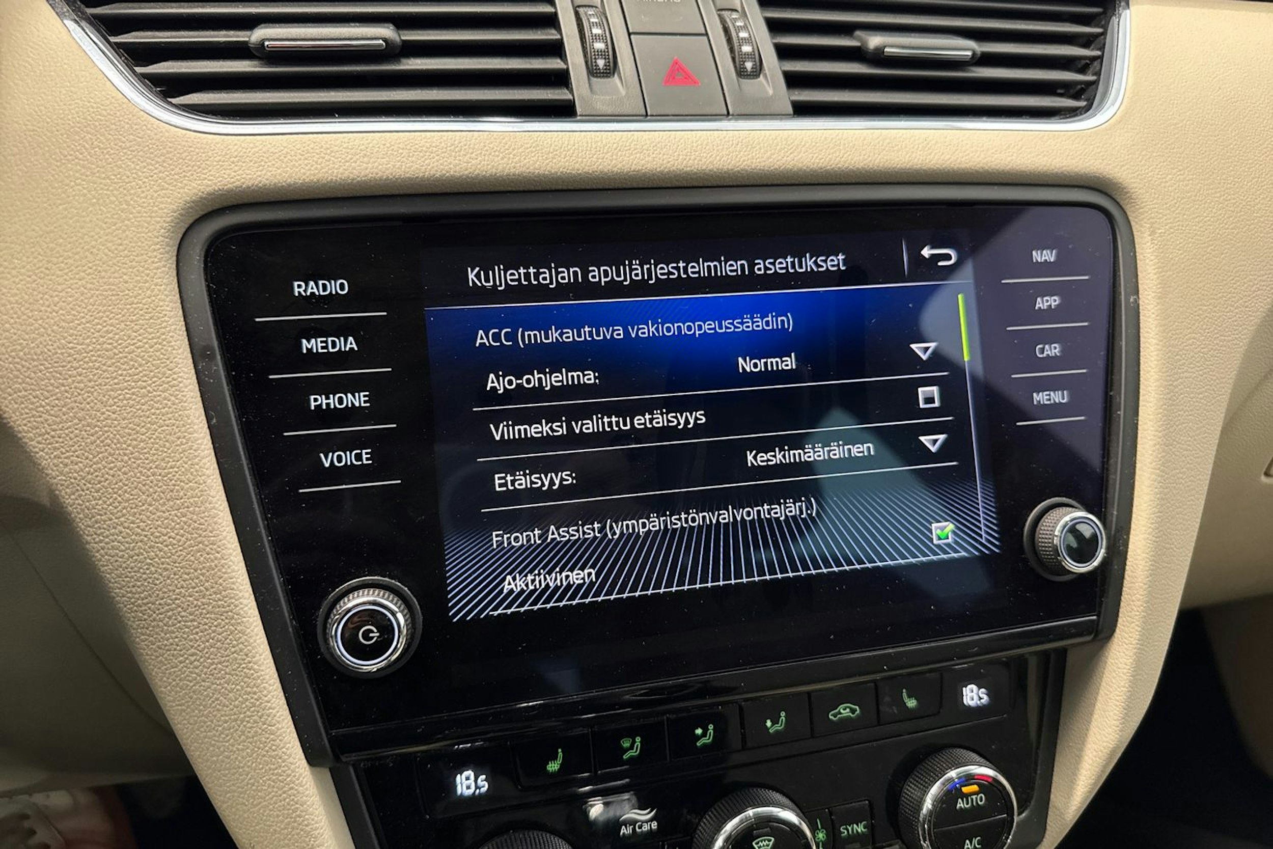 sininen Skoda Octavia 2020 kuva 29.