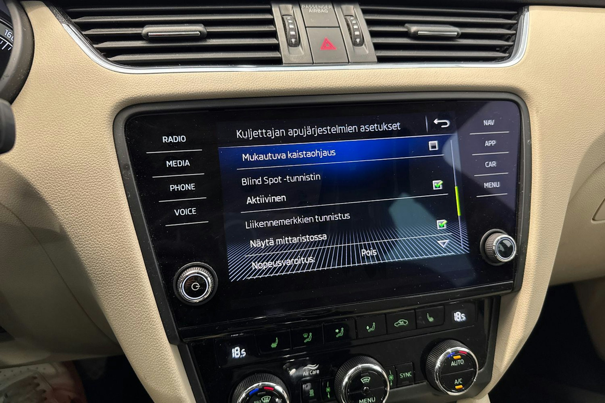 sininen Skoda Octavia 2020 kuva 31.