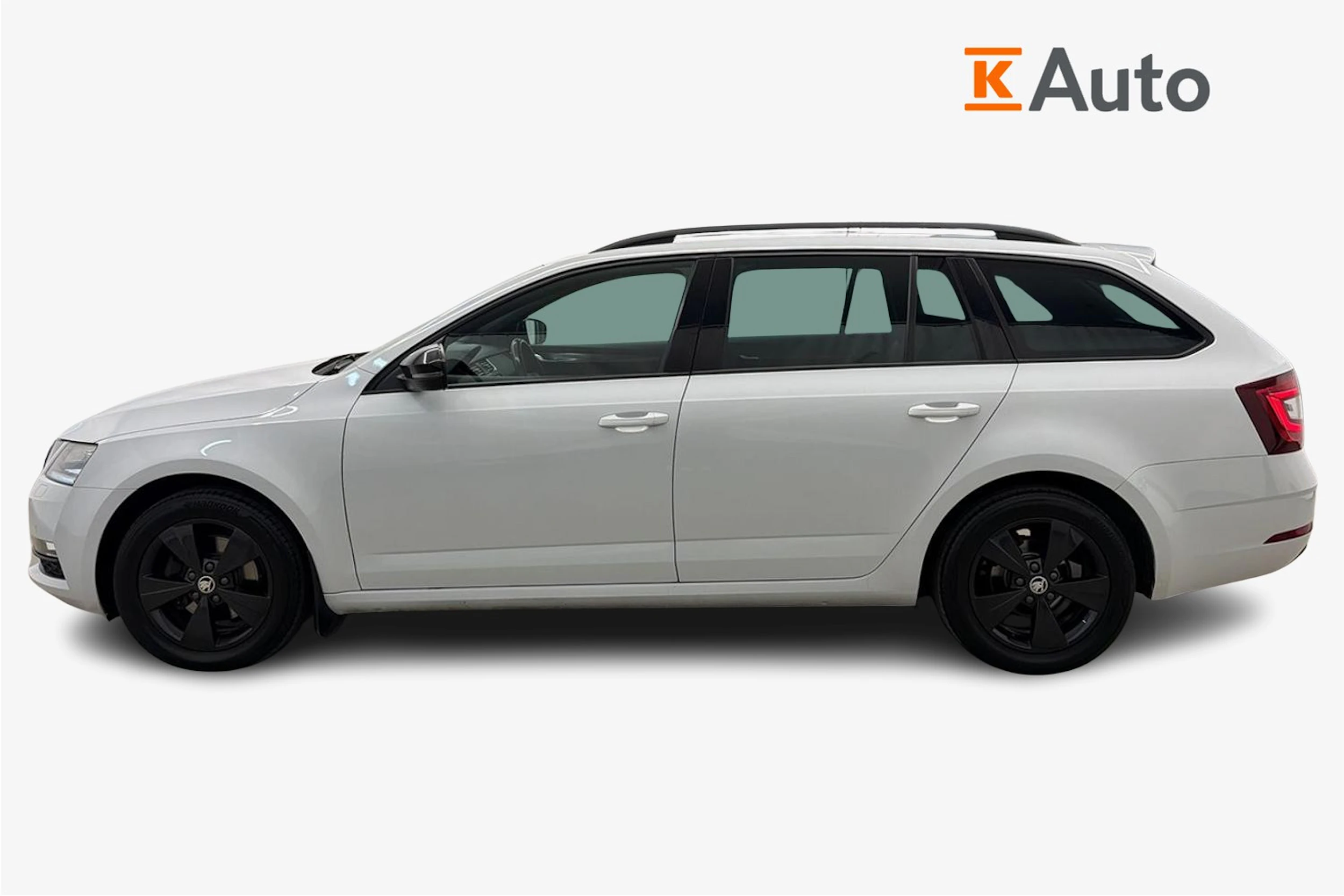 valkoinen Skoda Octavia 2020 kuva 5.
