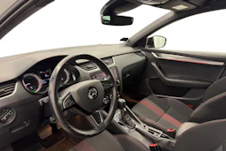 valkoinen Skoda Octavia 2020 kuva 6.
