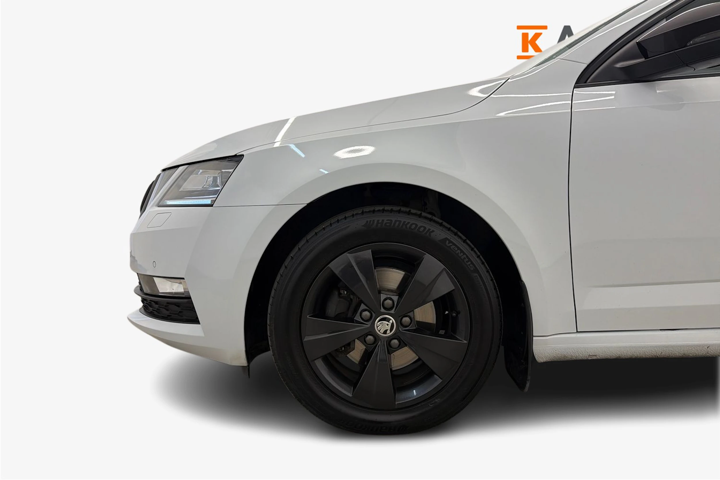 valkoinen Skoda Octavia 2020 kuva 9.