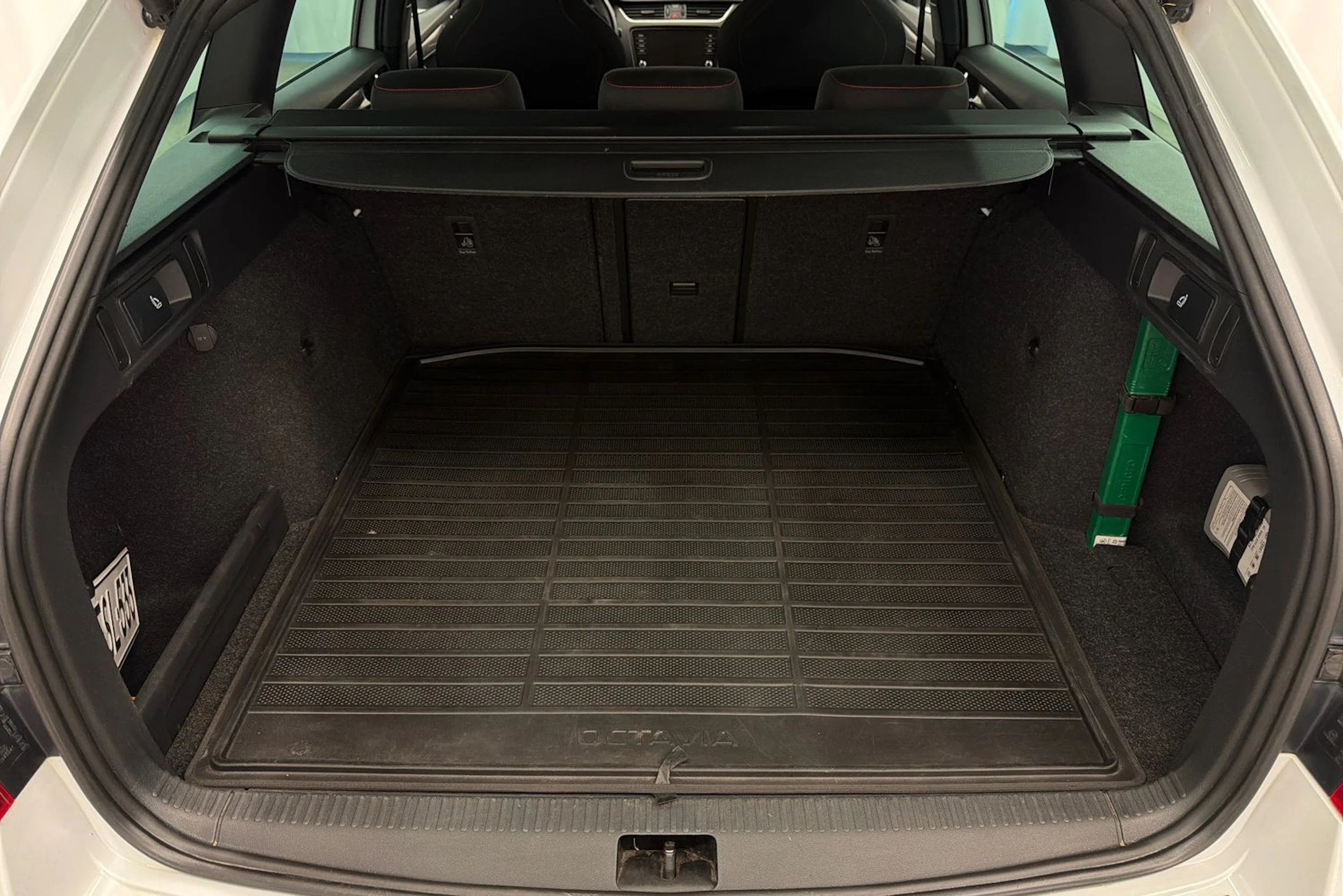 valkoinen Skoda Octavia 2020 kuva 13.