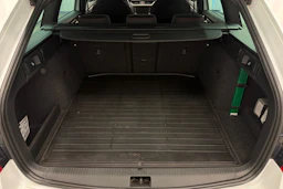 valkoinen Skoda Octavia 2020 kuva 13.