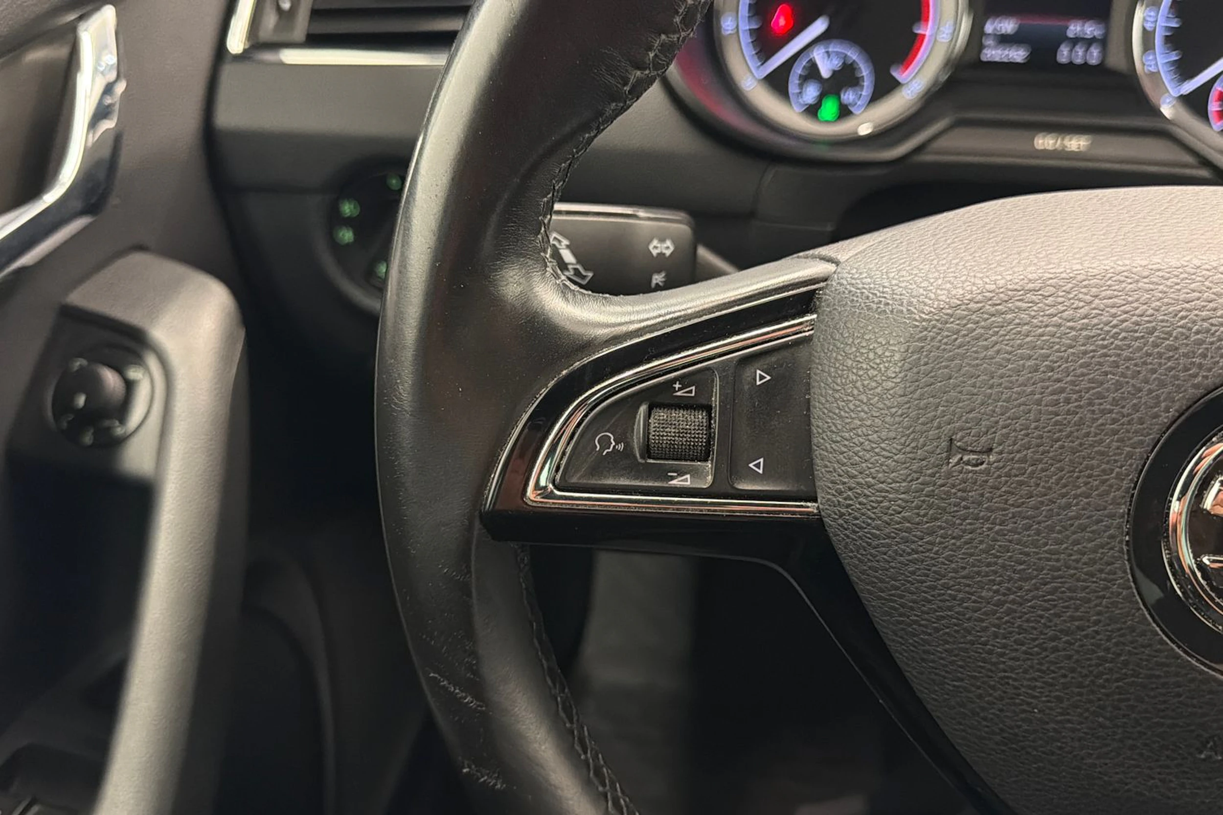 valkoinen Skoda Octavia 2020 kuva 19.