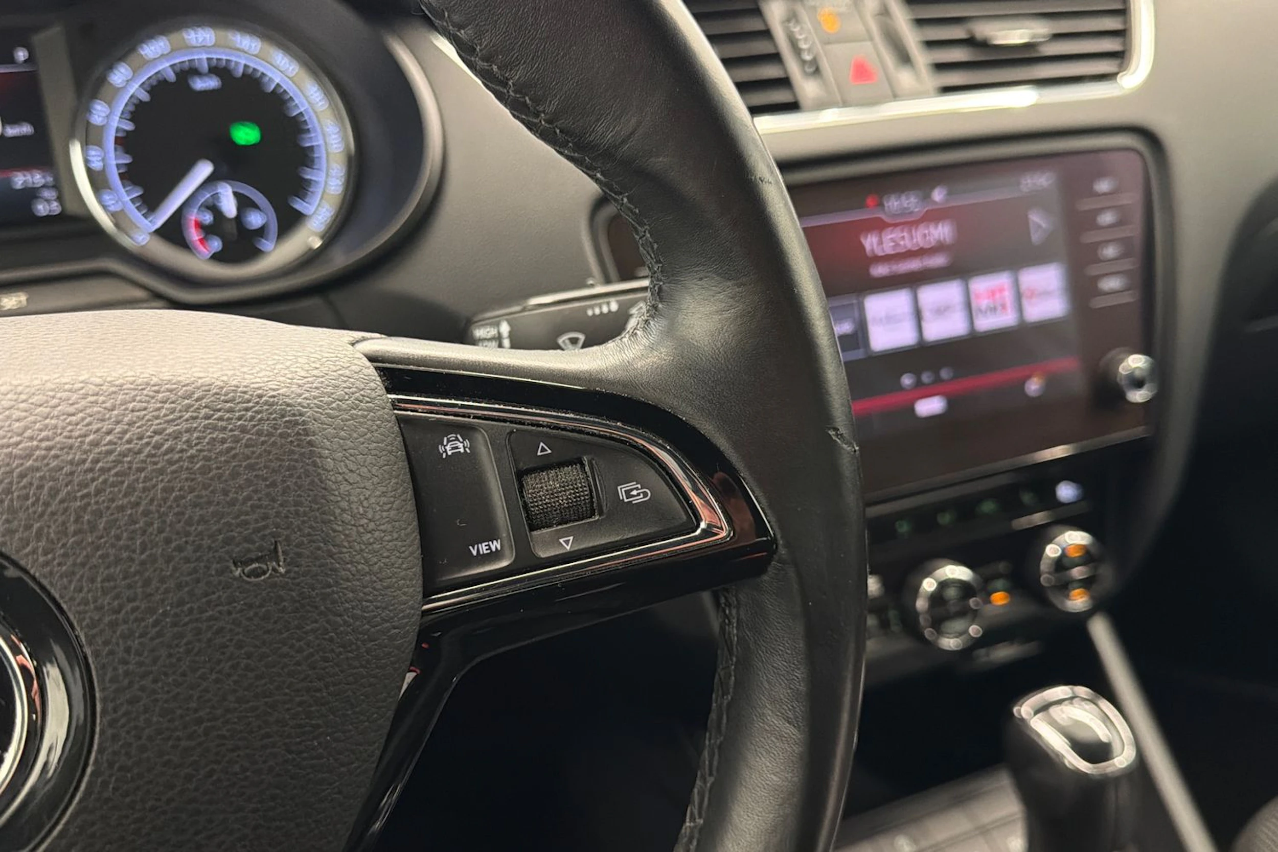 valkoinen Skoda Octavia 2020 kuva 20.