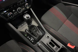 valkoinen Skoda Octavia 2020 kuva 22.