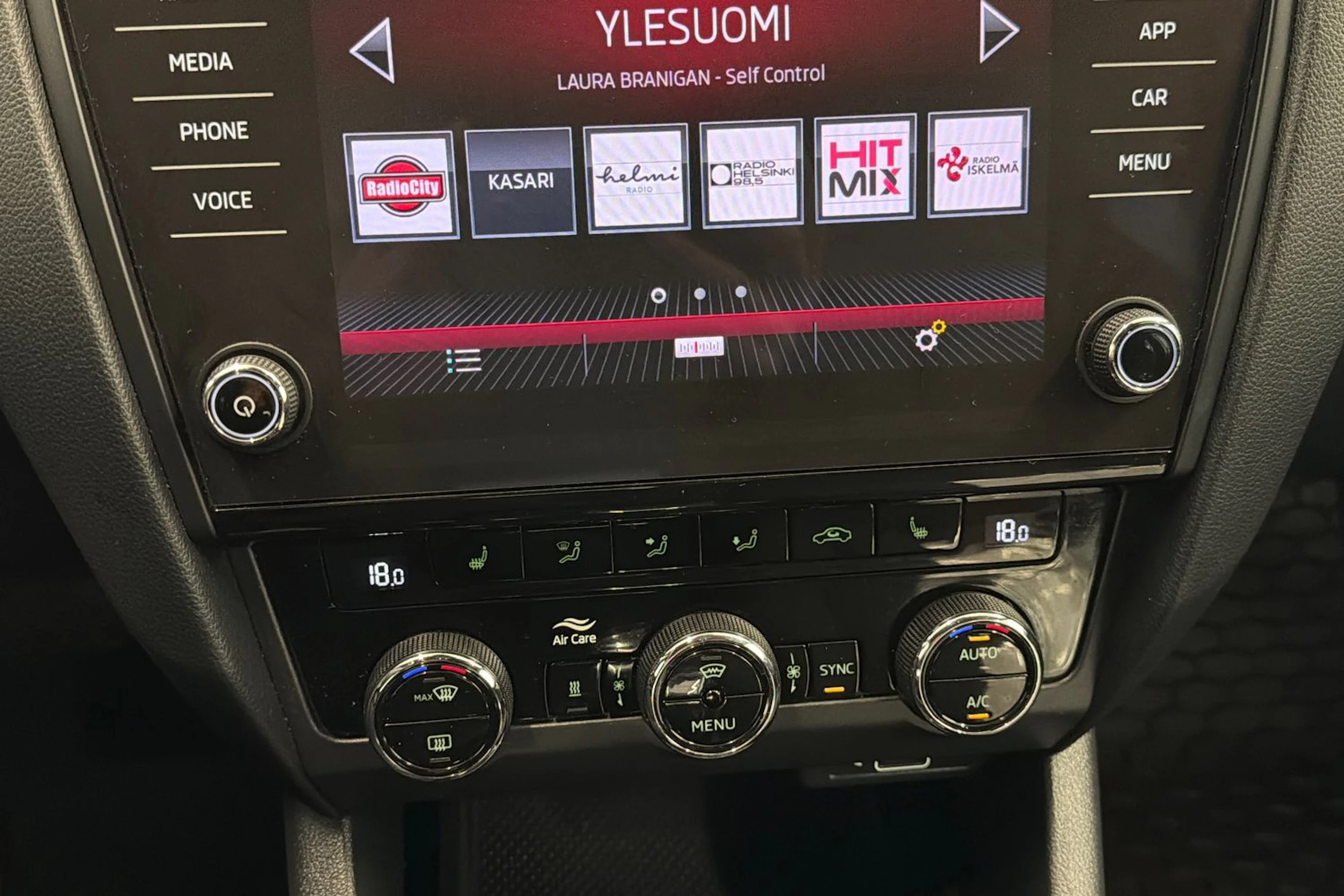 valkoinen Skoda Octavia 2020 kuva 23.