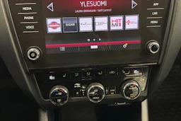valkoinen Skoda Octavia 2020 kuva 23.