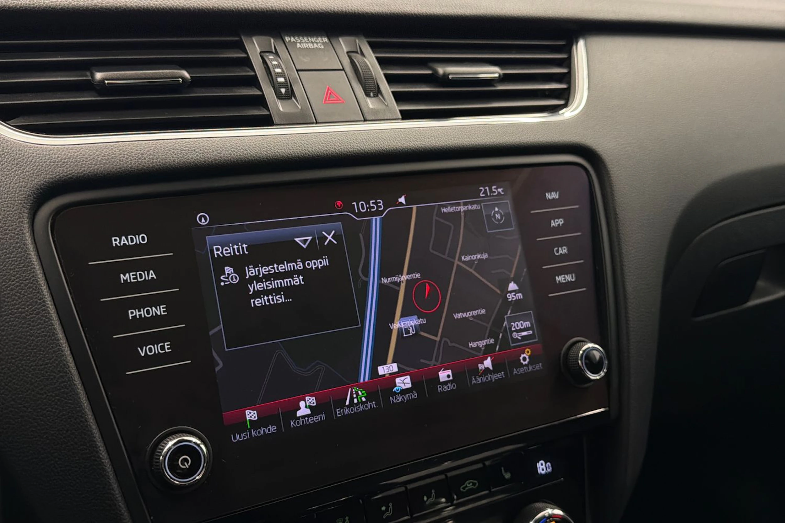 valkoinen Skoda Octavia 2020 kuva 24.