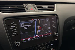 valkoinen Skoda Octavia 2020 kuva 24.