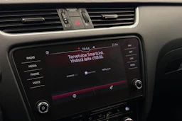 valkoinen Skoda Octavia 2020 kuva 25.
