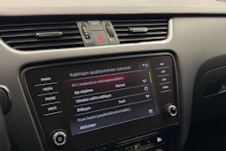 valkoinen Skoda Octavia 2020 kuva 26.