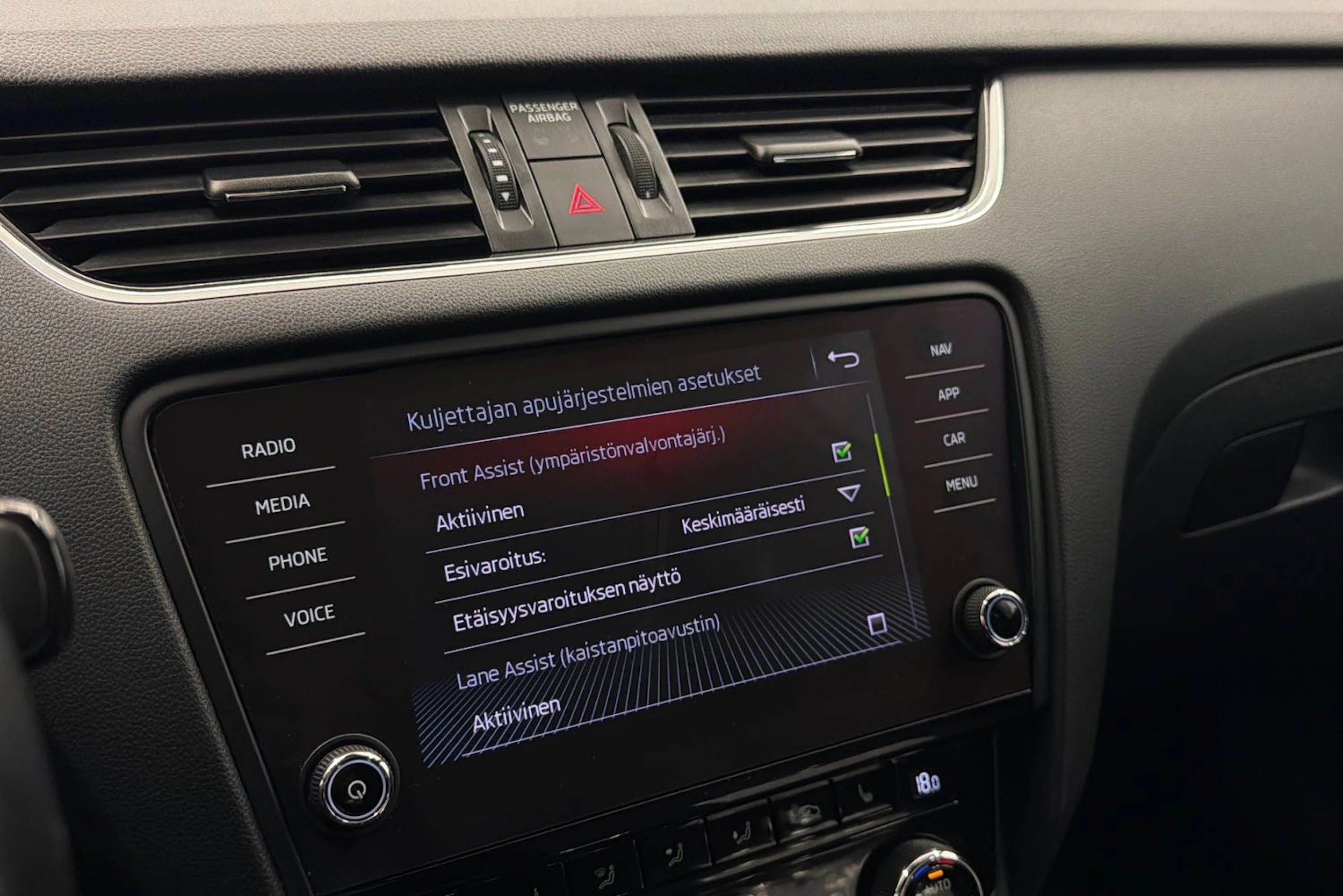 valkoinen Skoda Octavia 2020 kuva 27.