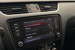 valkoinen Skoda Octavia 2020 kuva 28.
