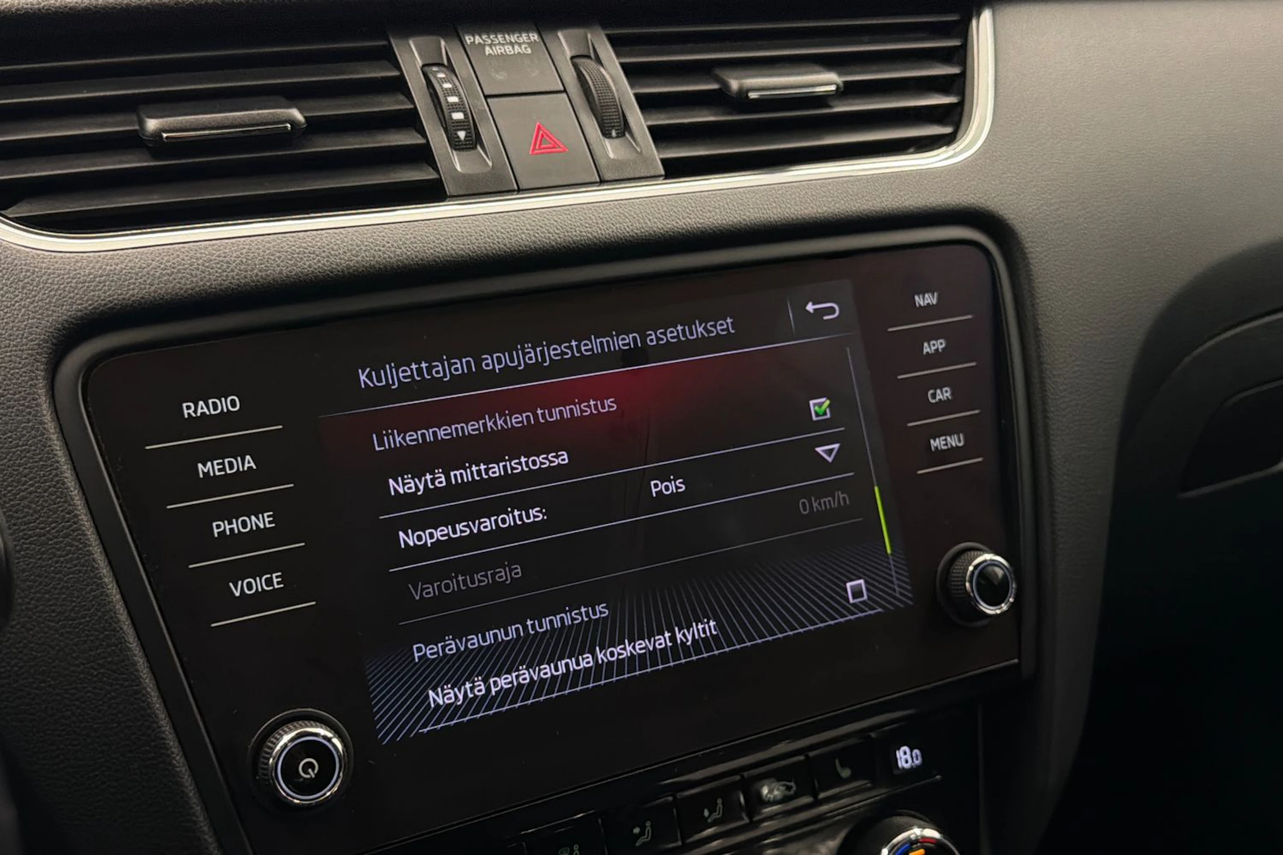 valkoinen Skoda Octavia 2020 kuva 29.