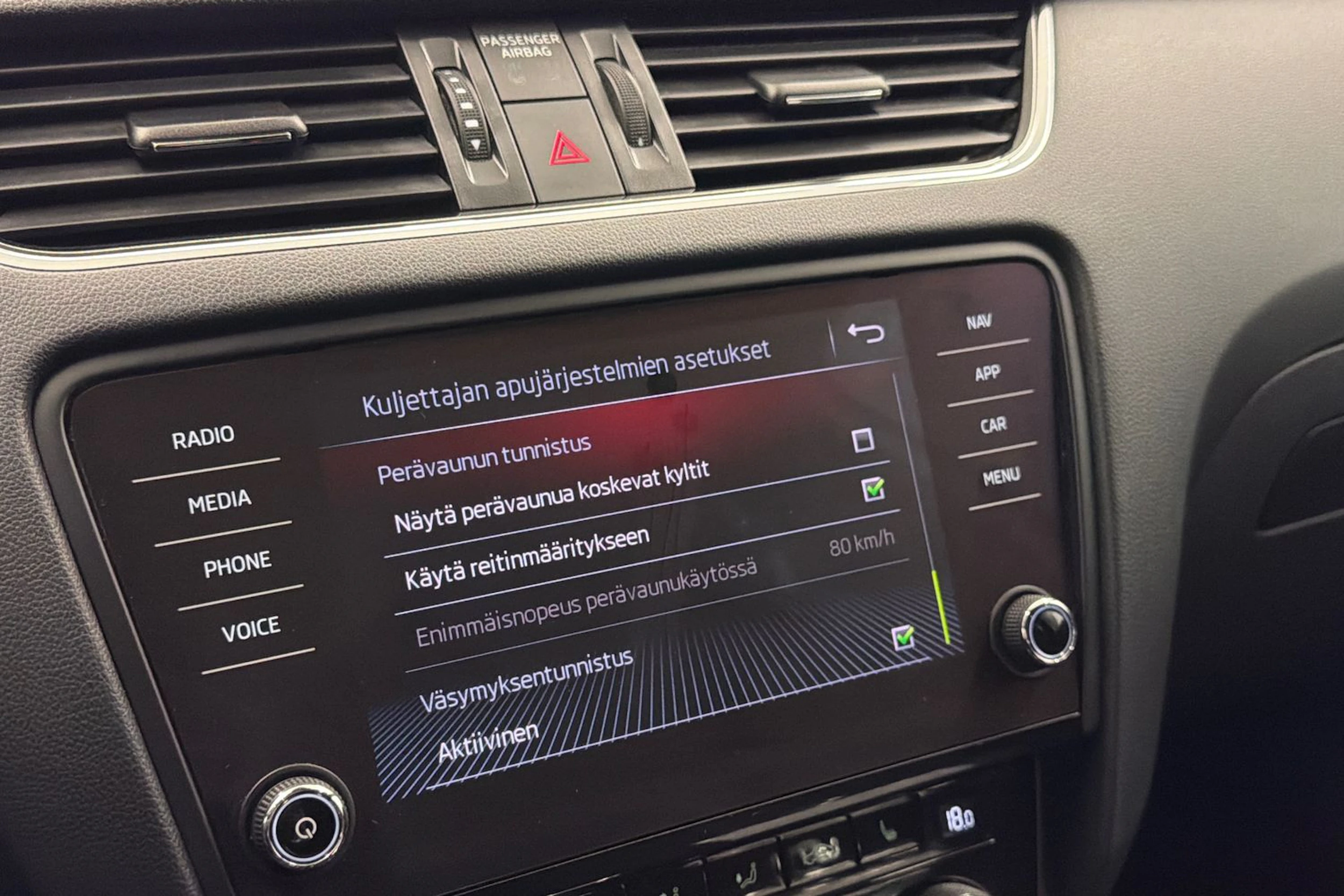 valkoinen Skoda Octavia 2020 kuva 30.