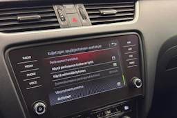 valkoinen Skoda Octavia 2020 kuva 30.