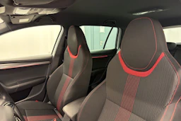 valkoinen Skoda Octavia 2020 kuva 34.